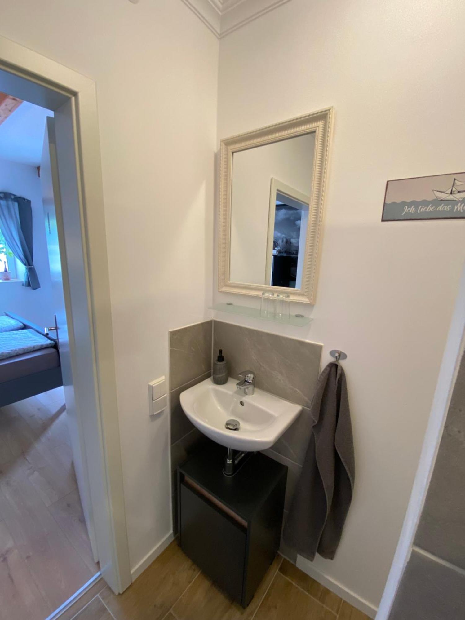 Kleines Doppelzimmer Mit Eigenem Bad Und Kuehlschrank, Frisch Saniert Friedrichskoog Exterior foto